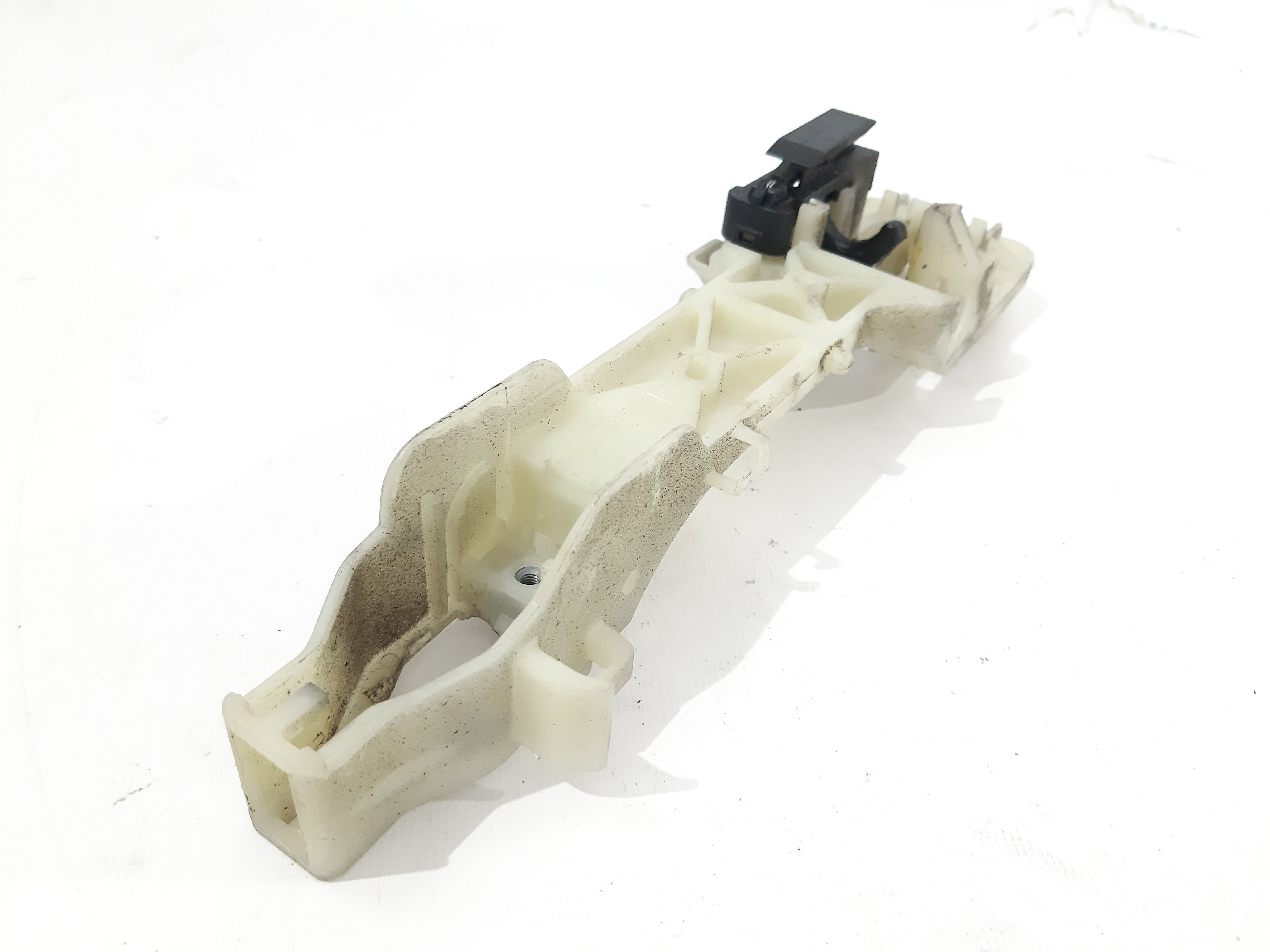 Sonata Кронштейн внешней ручки двери передней левой Hyundai Sonata 2011-2014 826553S000 Hyundai Sonata 9