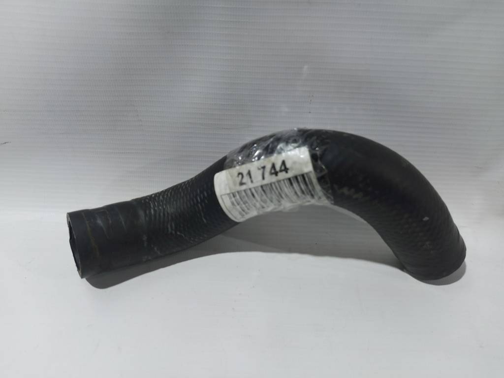 Prius c Патрубок передній верхній правий Toyota Prius C 2012-2019 1657221071 Toyota Prius C 2