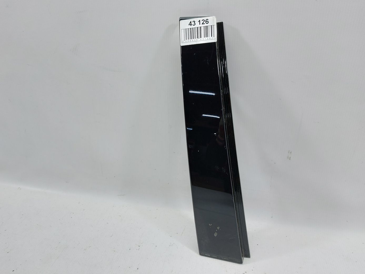 Passat s. Накладка стійки дверей задньої правої (чорна, глянець) Volkswagen Passat S 2012-2021 561839902A041 Volkswagen Passat S