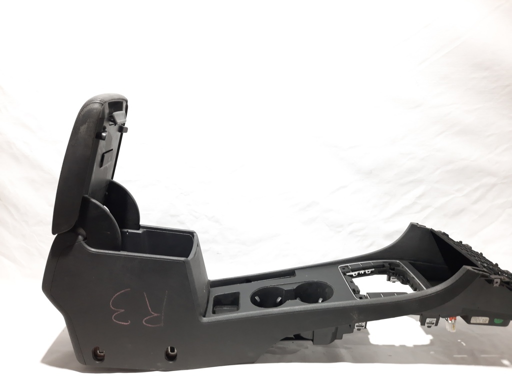 Passat s Консоль центральна Volkswagen Passat S 2012-2015 561863241C82V Volkswagen Passat S 31