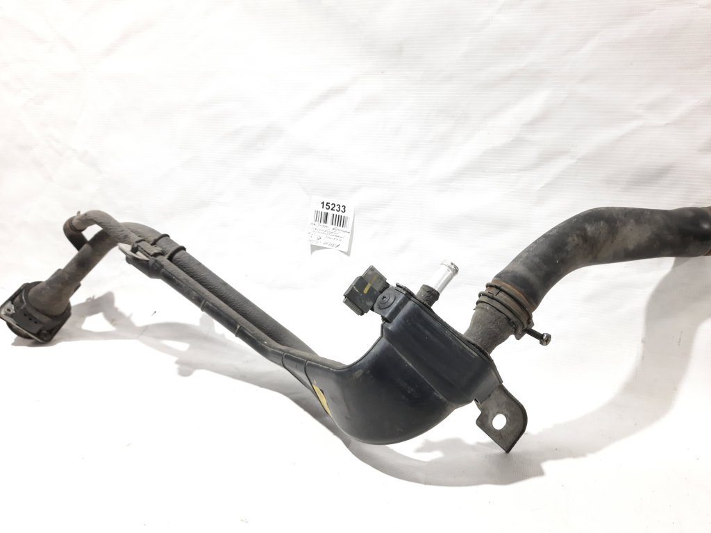 Sentra Патрубок верхній із заливною горловиною Nissan Sentra 2013-2019 172204FU0A Nissan Sentra 2