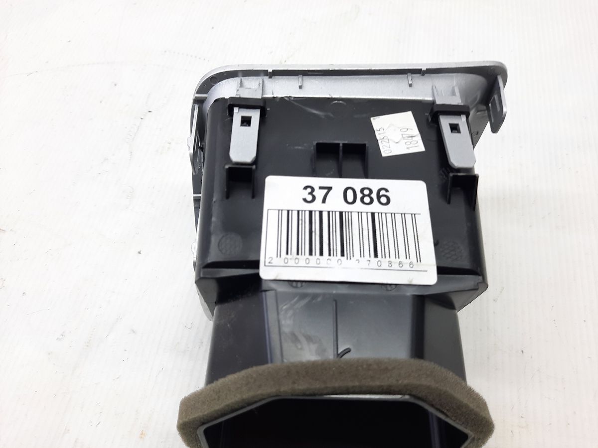 Equinox Решітка повітроводу торпеди права Chevrolet Equinox 2010-2015 20862308 Chevrolet Equinox 6