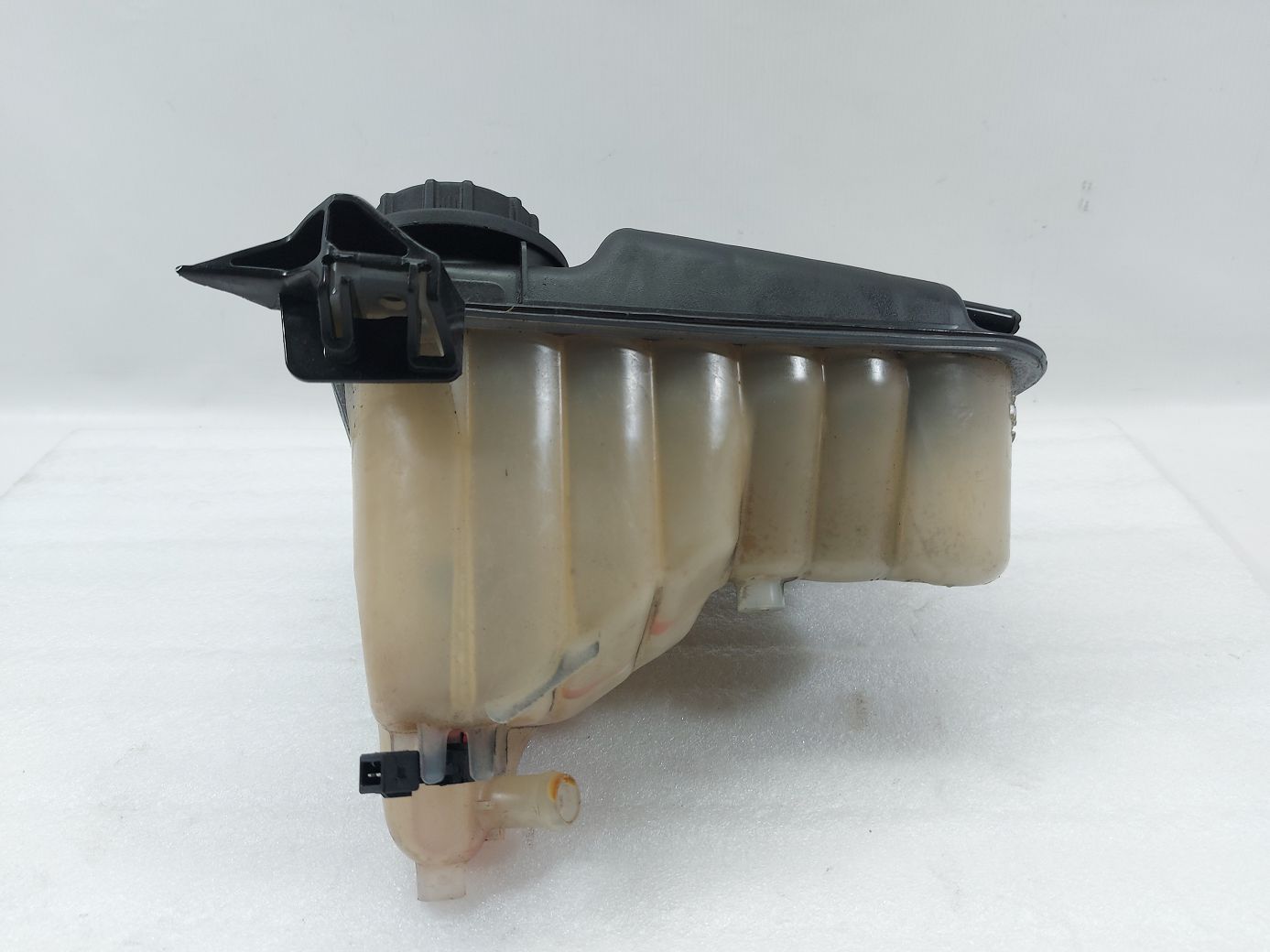 Товары с дефектами. Расширительный бачок системы охлаждения (не работает поплавок в бачке) Jaguar XF 2010-2015 C2Z29118 Jaguar XF