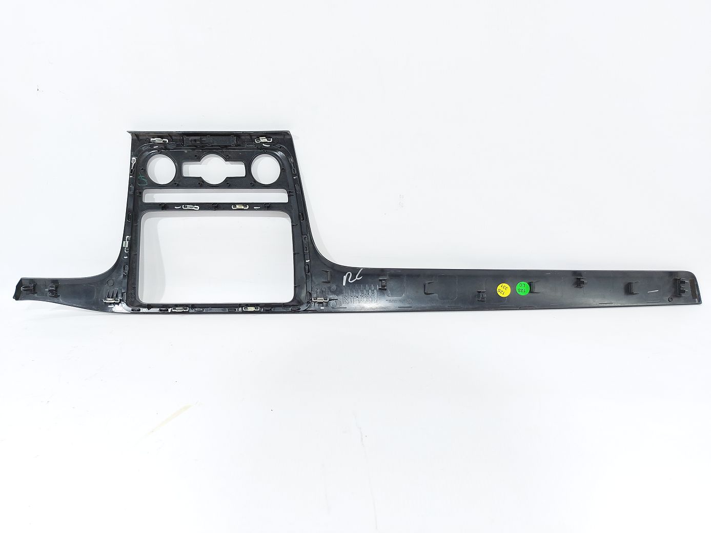 Passat s Накладка торпеди права (декор) Volkswagen Passat S 2014-2015 561857212D Volkswagen Passat S 2