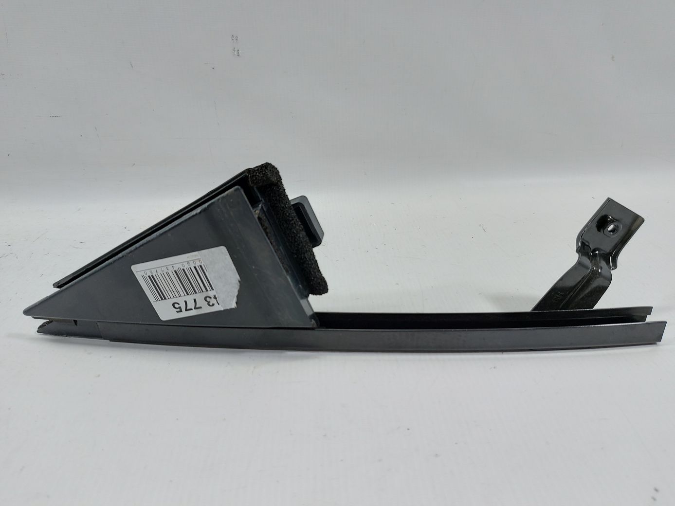 Altima Напрямне скло дверей задньої правої (санка) з куточками Nissan Altima 2013-2018 822343TA0 Nissan Altima 2