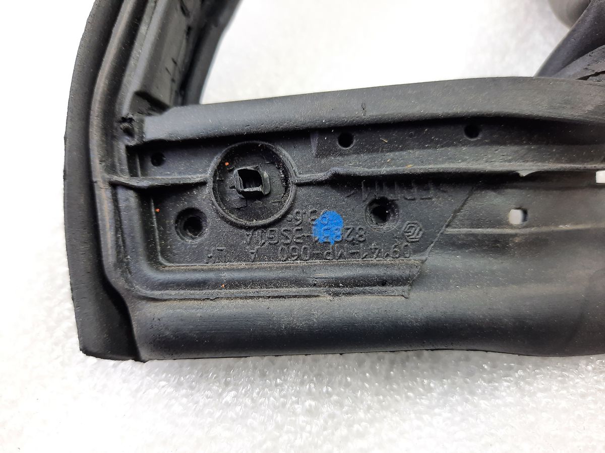 Sentra Ущільнювальна гумка дверей задньої лівої Nissan Sentra 2013-2019 828314AF2A Nissan Sentra 5