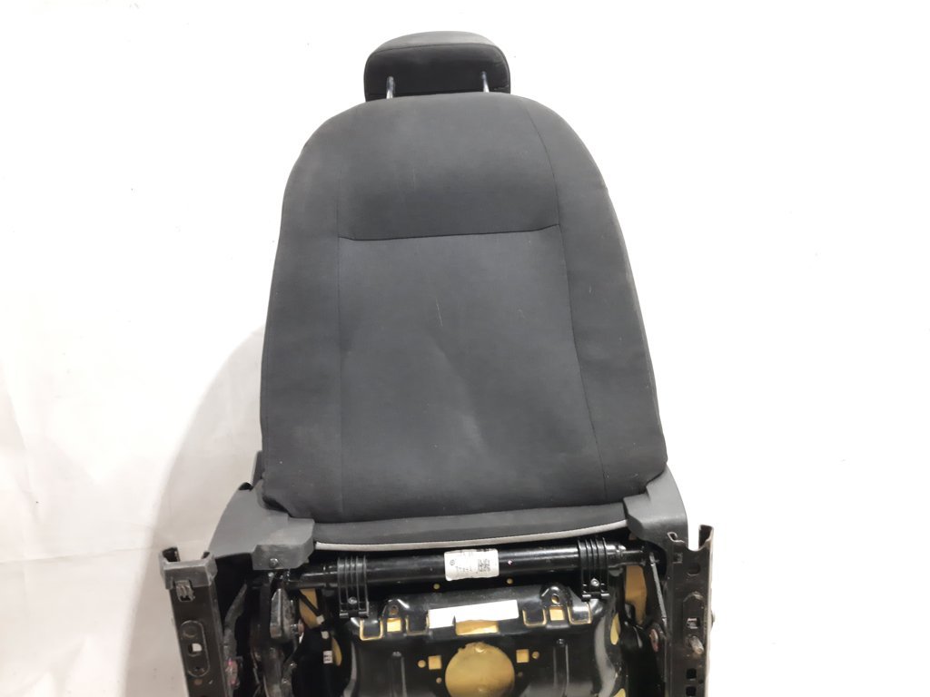 Passat s Сидіння водія Volkswagen Passat S 2011-2018 5C6881105G Volkswagen Passat S 19