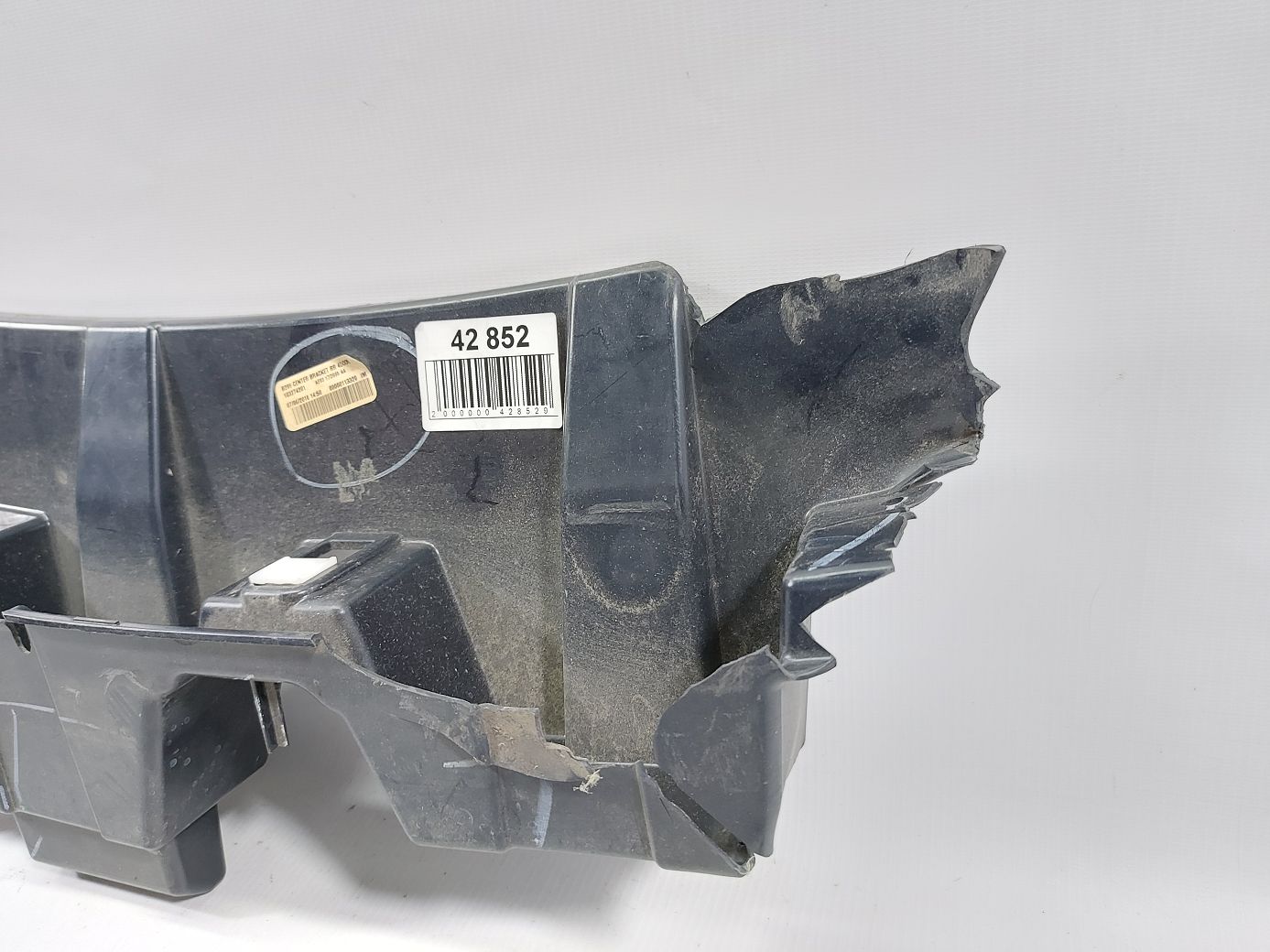 Fiesta Крепление бампера заднего центральное (нет куска крепления) Ford Fiesta 2011-2019 AE8Z17D995B Ford Fiesta 2