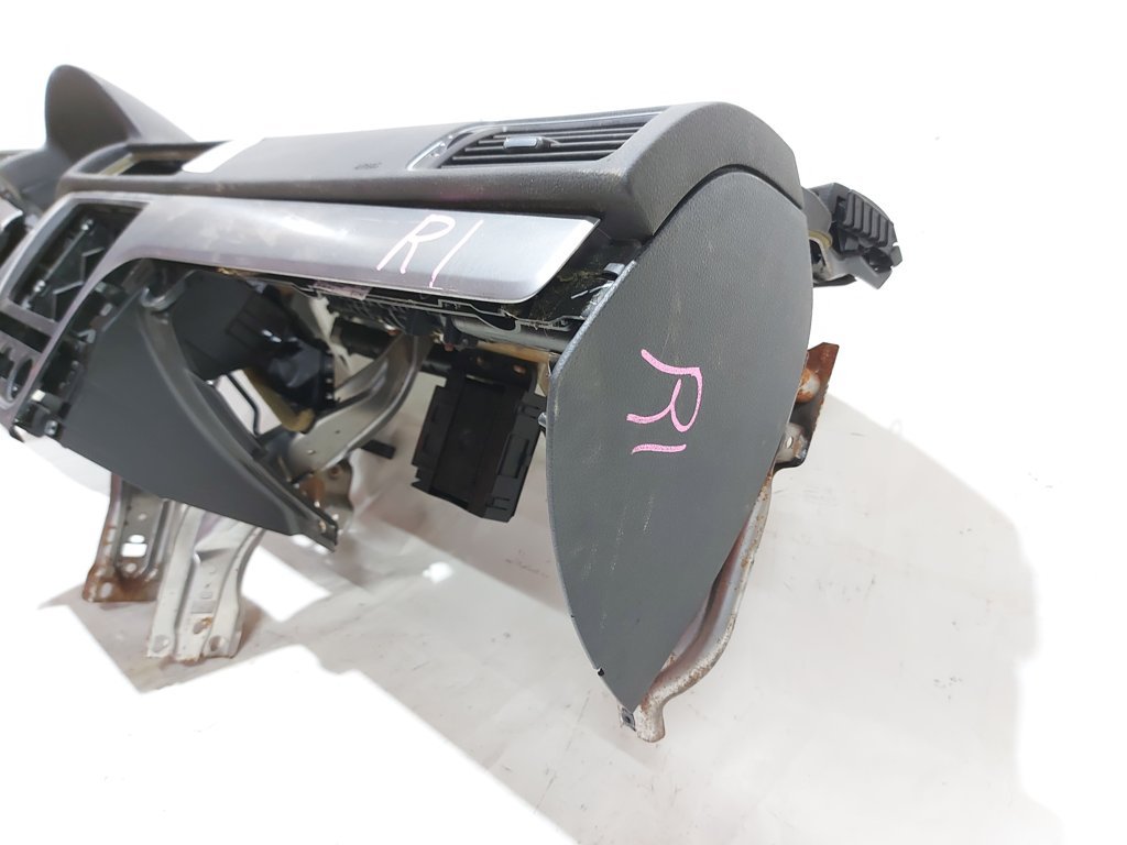 Passat s Торпеда Volkswagen Passat S 2012-2015 561857003L81X Volkswagen Passat S 12