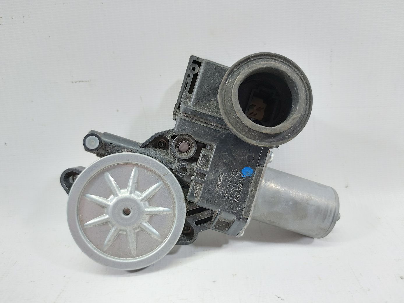 Camry. Моторчик склопідйомника двері передньої правої Toyota Camry 2015-2017 8571006261 Toyota Camry Camry. Моторчик склопідйомника двері передньої правої Toyota Camry 2015-2017 8571006261 Toyota Camry