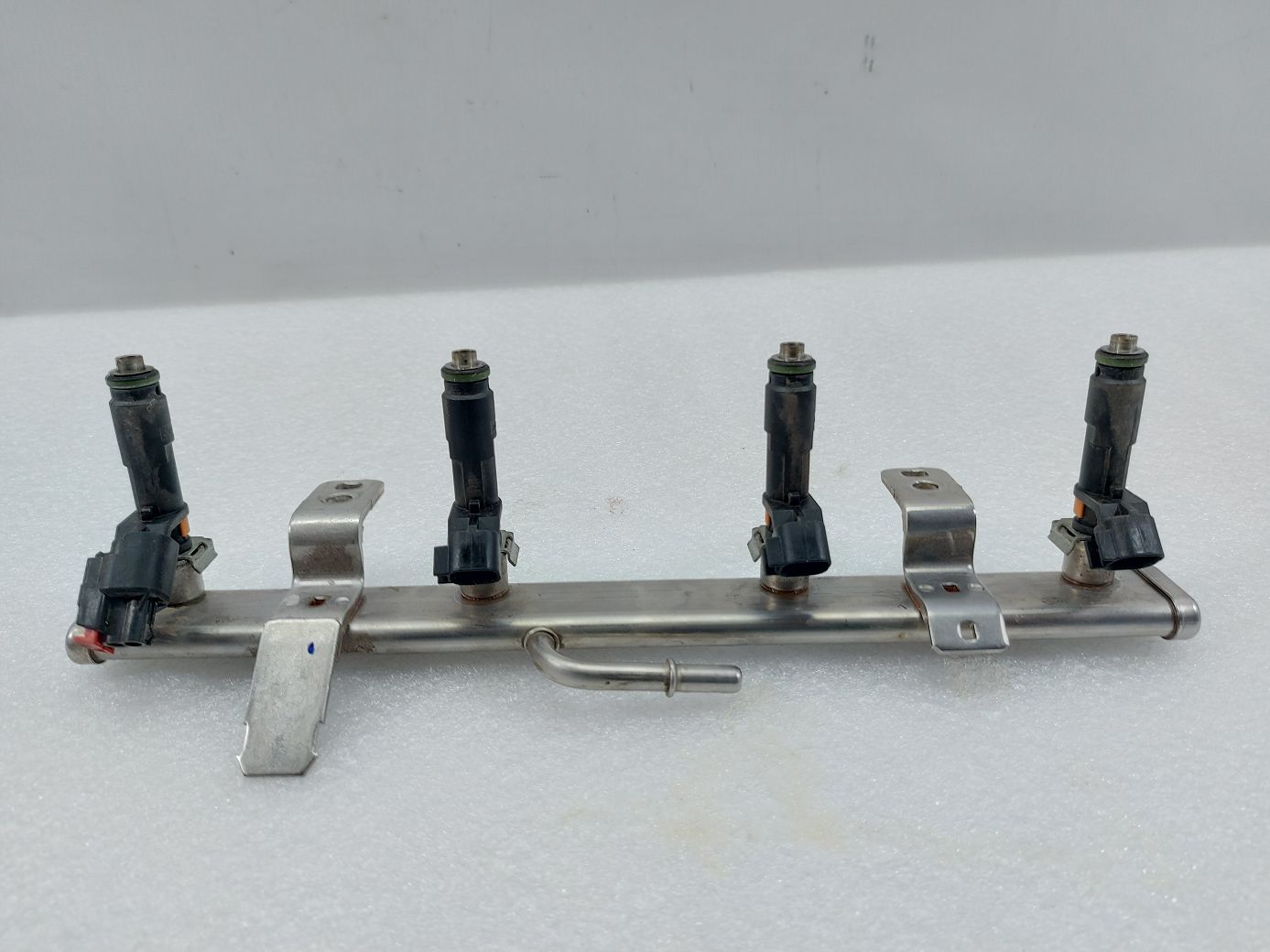 Dart Топливная рампа Dodge Dart 2013-2016 4593987AC Dodge Dart 3