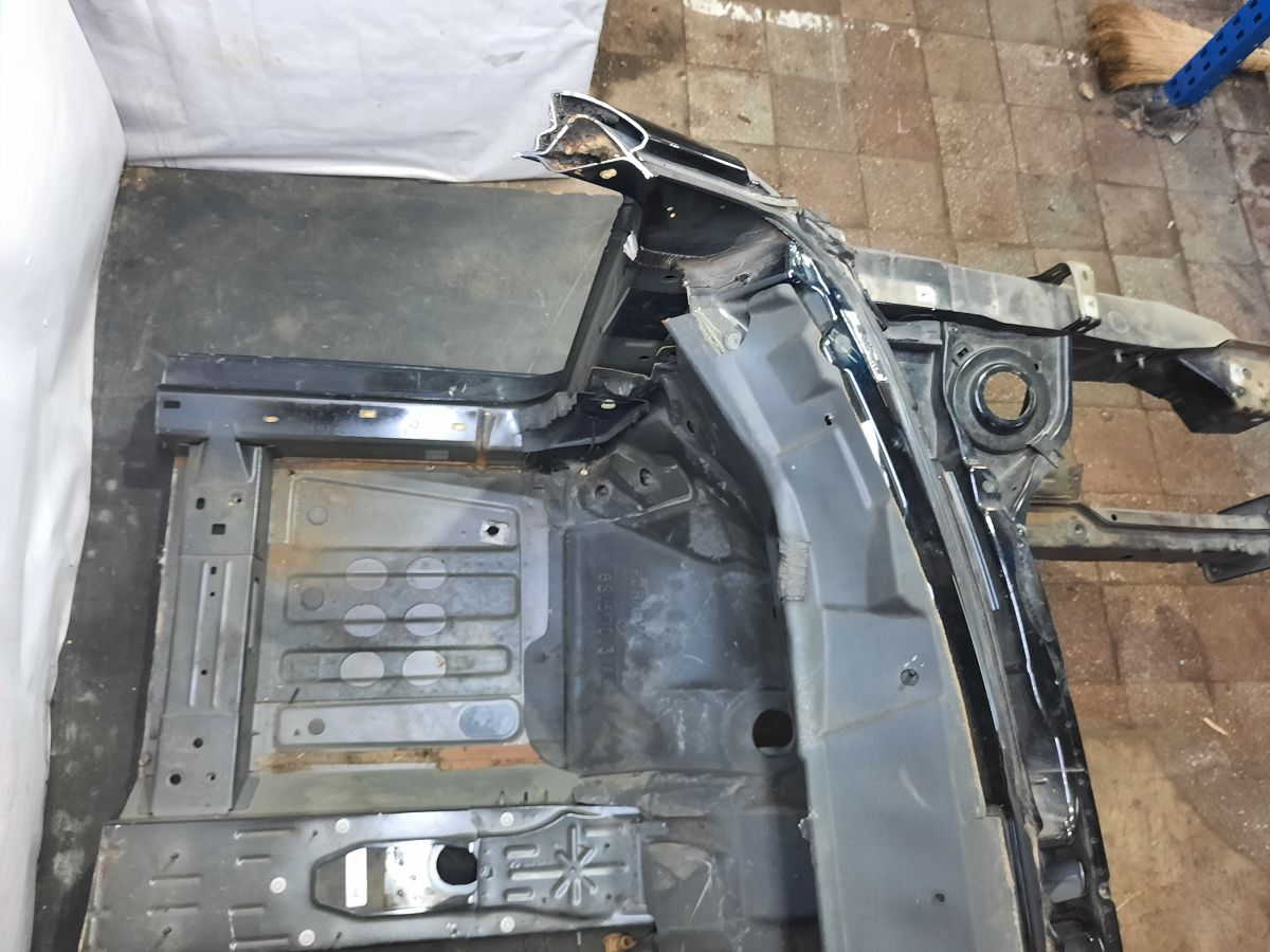 Dart Чверть передня ліва зі склянкою Dodge Dart 2013-2019 68105063AB Dodge Dart 7