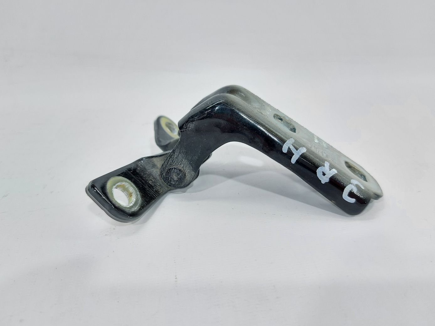 Volt Петля двері задньої правої нижня Chevrolet Volt 2011-2019 13501716 Chevrolet Volt 6