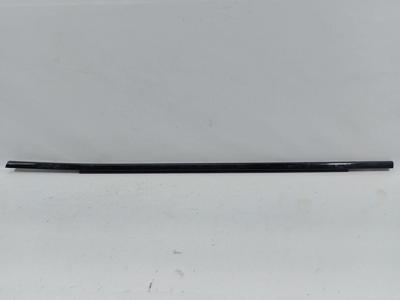 200. Ущільнювальна гумка скла передньої лівої зовнішня (чорний глянець) Chrysler 200 2015-2017 68159997AC Chrysler 200 200. Ущільнювальна гумка скла передньої лівої зовнішня (чорний глянець) Chrysler 200 2015-2017 68159997AC Chrysler 200