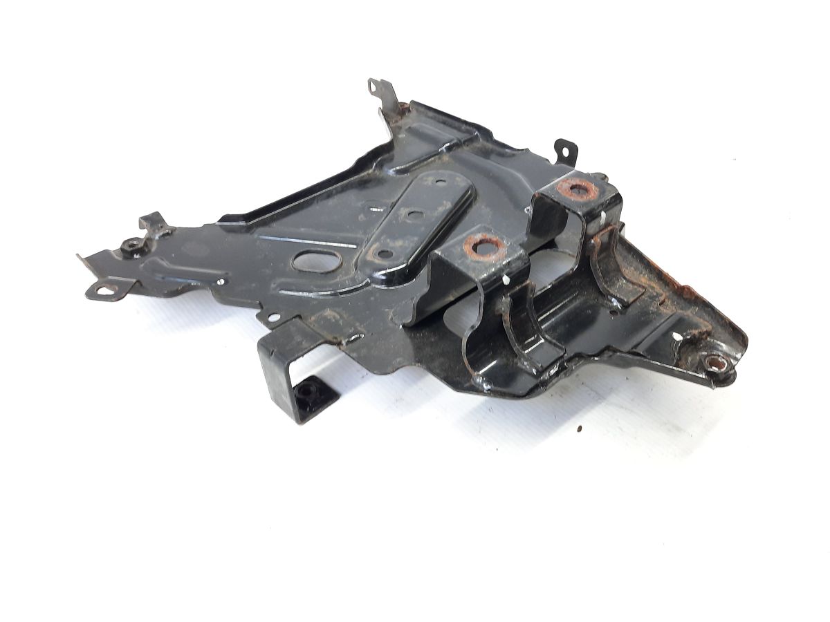 Sentra Кронштейн подиума АКБ Nissan Sentra 2013-2019 648603SG0A Nissan Sentra 4
