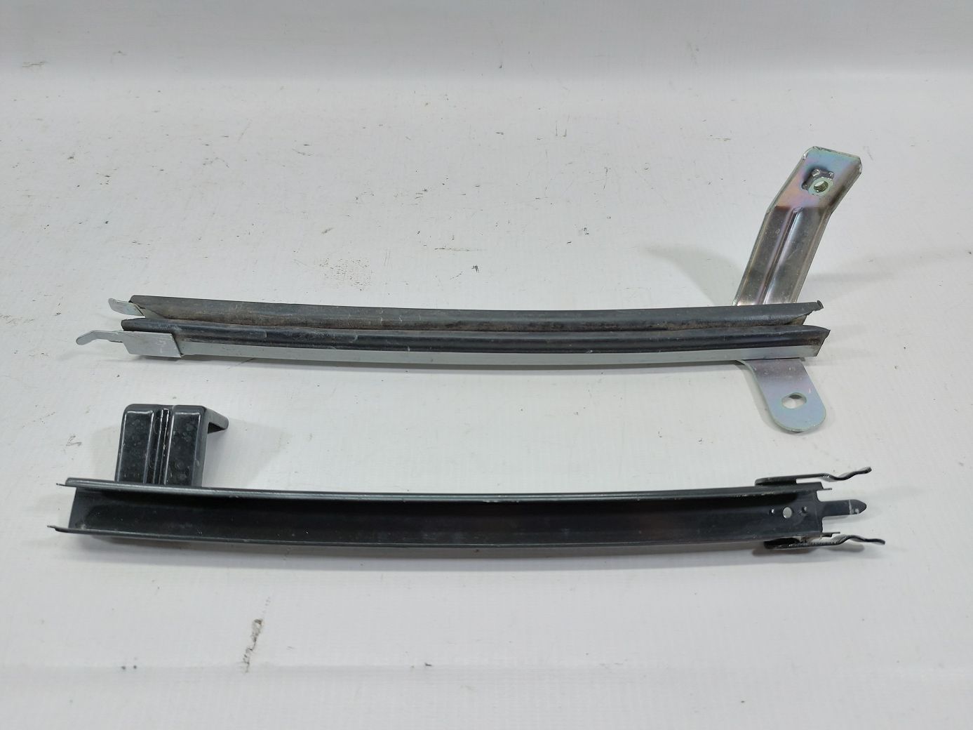 Sentra Направляющая стекла двери передней правой (салазка) Nissan Sentra 2013-2019 802143SG0B Nissan Sentra 1
