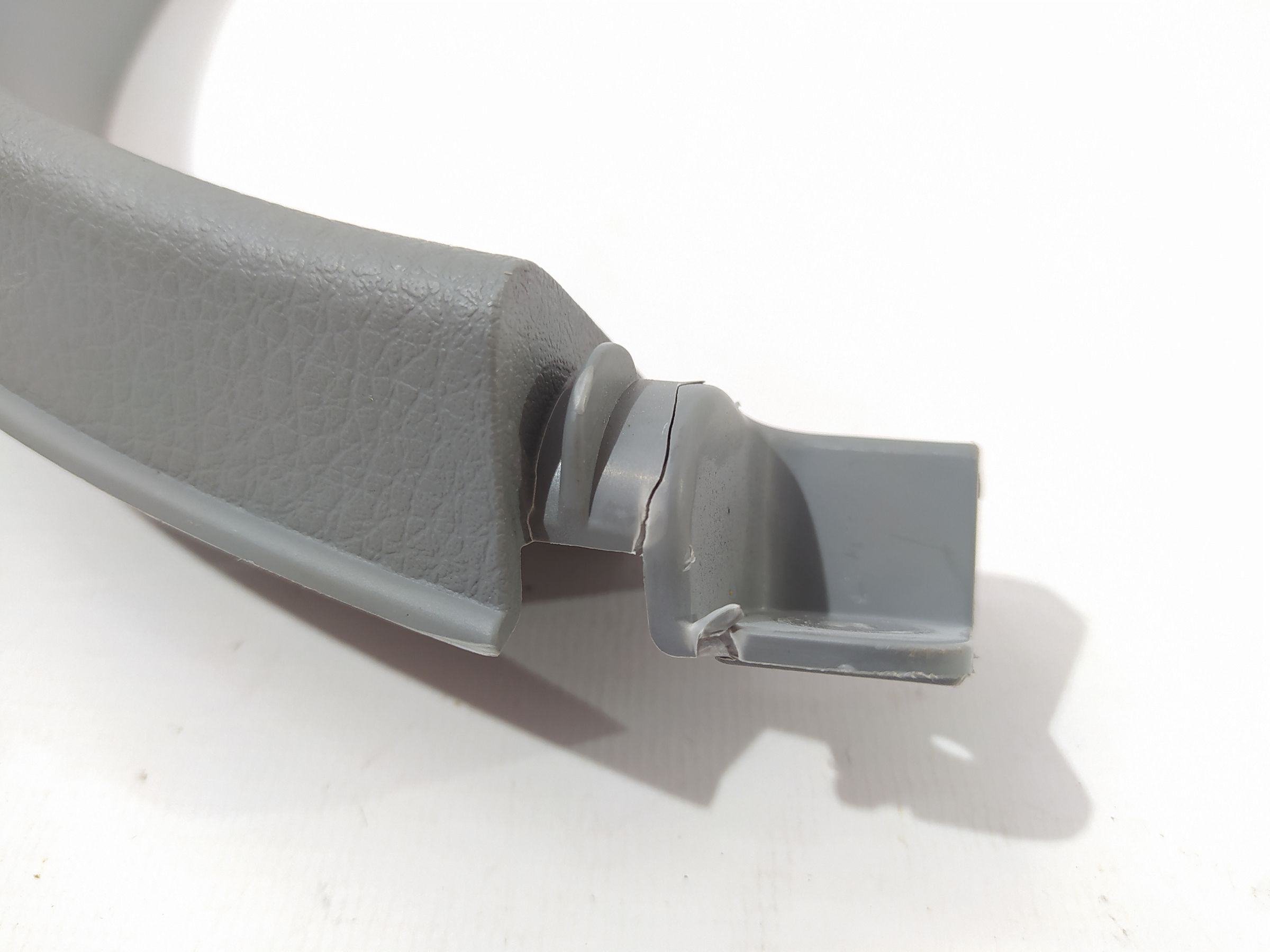 Sorento Обшивка кришки багажника збоку ліва Kia Sorento 2011-2013 817302P000J7 Kia Sorento 3