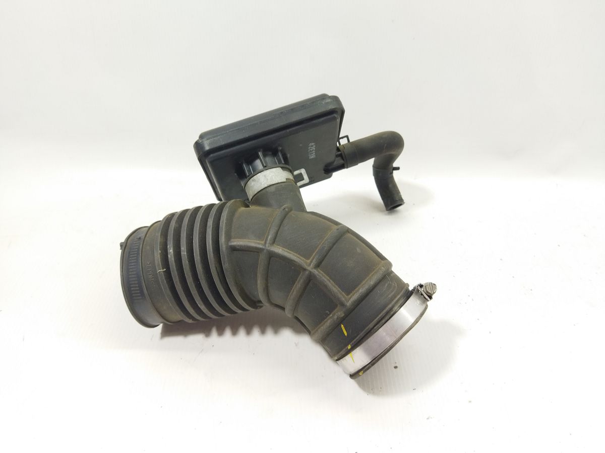 Altima Патрубок повітряного фільтра Nissan Altima 2014-2018 165763TA0B Nissan Altima 2