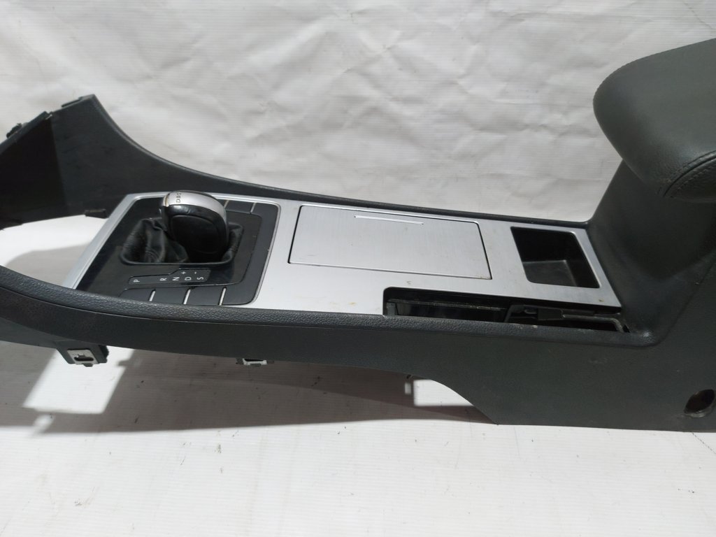 Passat s Консоль центральная Volkswagen Passat S 2012-2015 561863241C82V Volkswagen Passat S 11