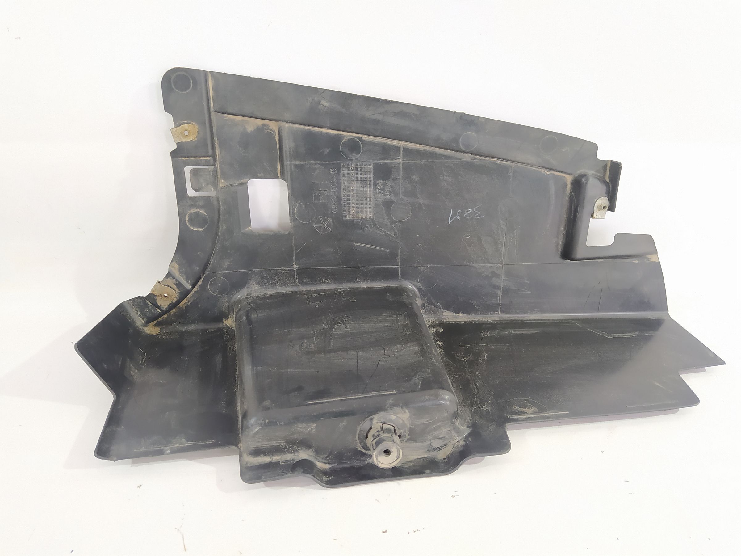 200 Захист колодязя запасного колеса задній правий Chrysler 200 2015-2017 68236869AC Chrysler 200 4