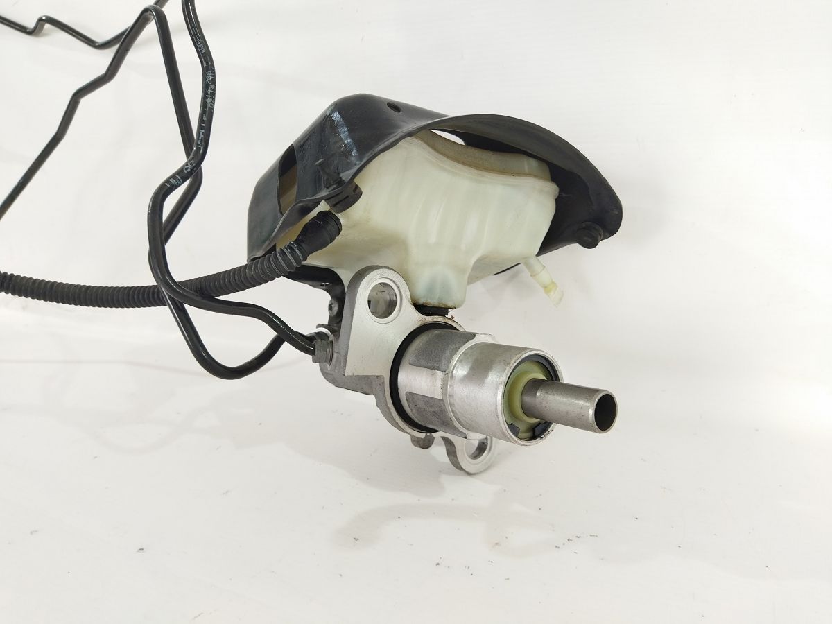 A4 Главный тормозной цилиндр Audi A4 2013-2016 4G2611021C Audi A4 6 A4 Главный тормозной цилиндр Audi A4 2013-2016 4G2611021C Audi A4 6