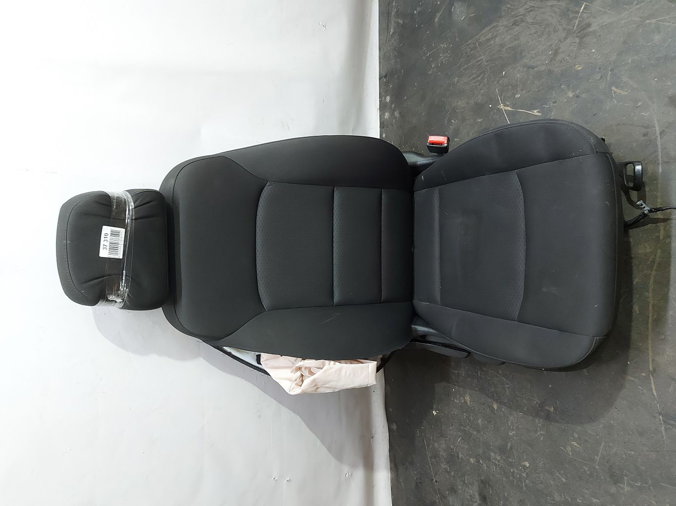 Malibu. Сидіння пасажирське (ганчірка, чорне) Chevrolet Malibu 2018 84232634 Chevrolet Malibu