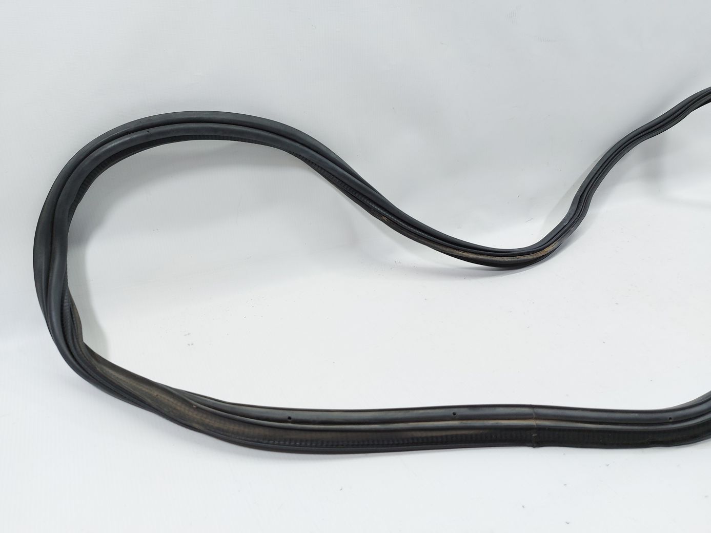 Regal Ущільнювальна гумка багажного отвору Buick Regal 2014-2017 22804659 Buick Regal 3