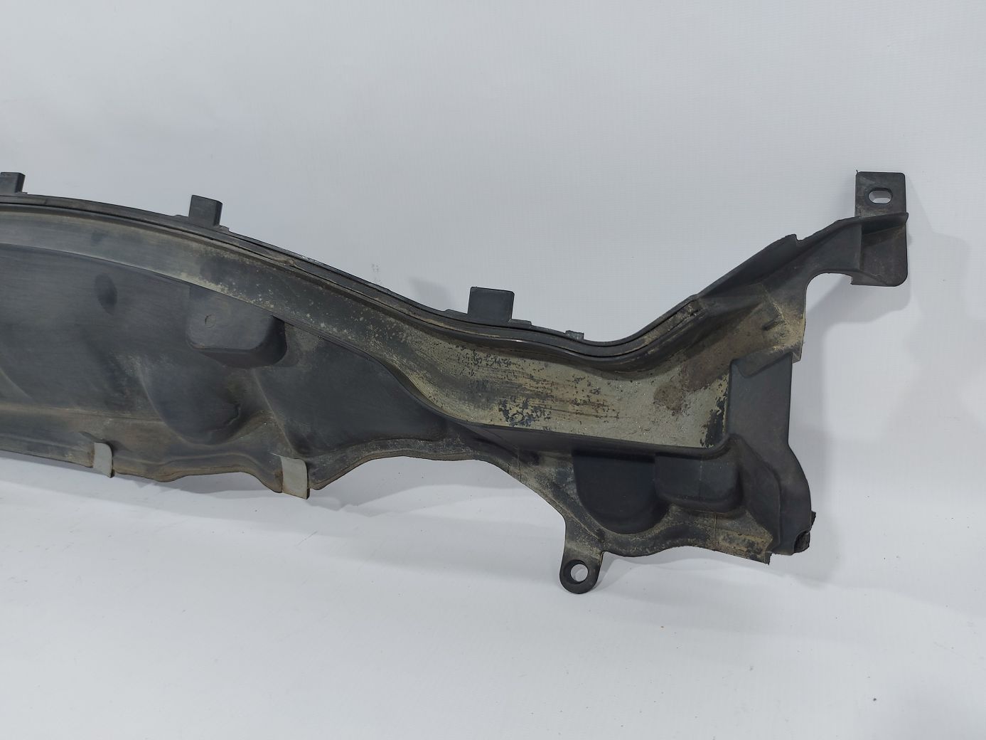 Fiesta sedan Водосток под лобовое стекло Ford Fiesta sedan 2011-2019 AE8Z5402000A Ford Fiesta sedan 2