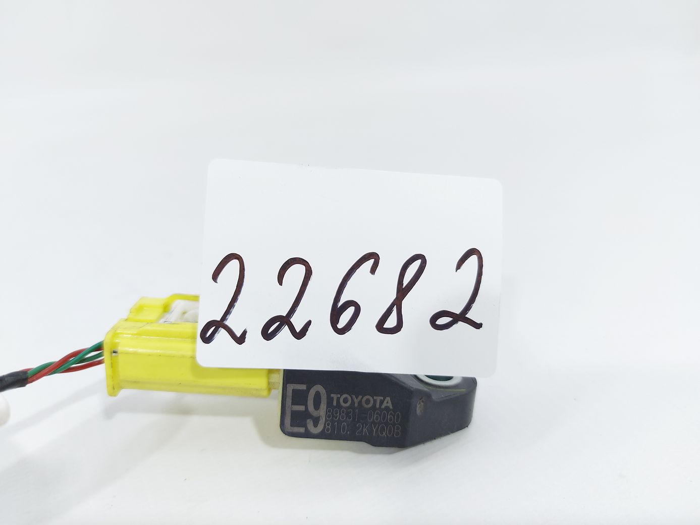 Camry Датчик удару Toyota Camry 2013-2017 8983106060 Toyota Camry 17 Camry Датчик удару Toyota Camry 2013-2017 8983106060 Toyota Camry 17