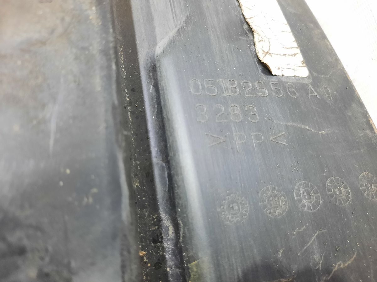 Patriot Підкрилок передній правий (немає шматка) Jeep Patriot 2011-2012 5182556AC Jeep Patriot 2