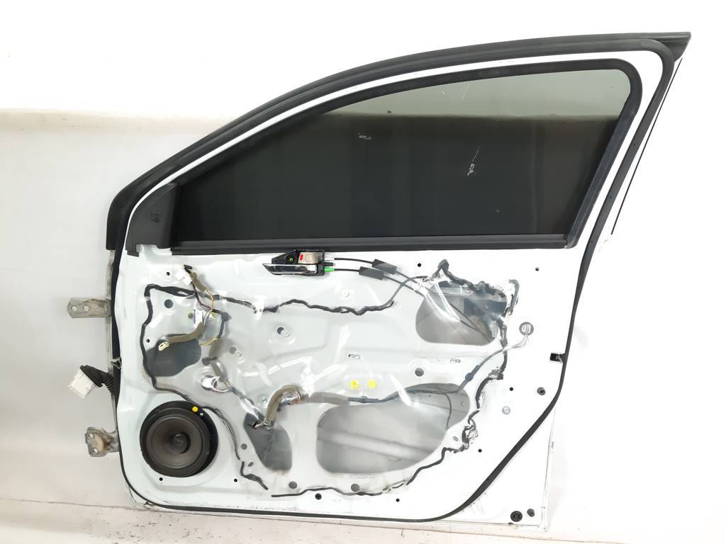 Kizashi Двері передні права голі Suzuki Kizashi 2009-2019 6800157820000 Suzuki Kizashi 4