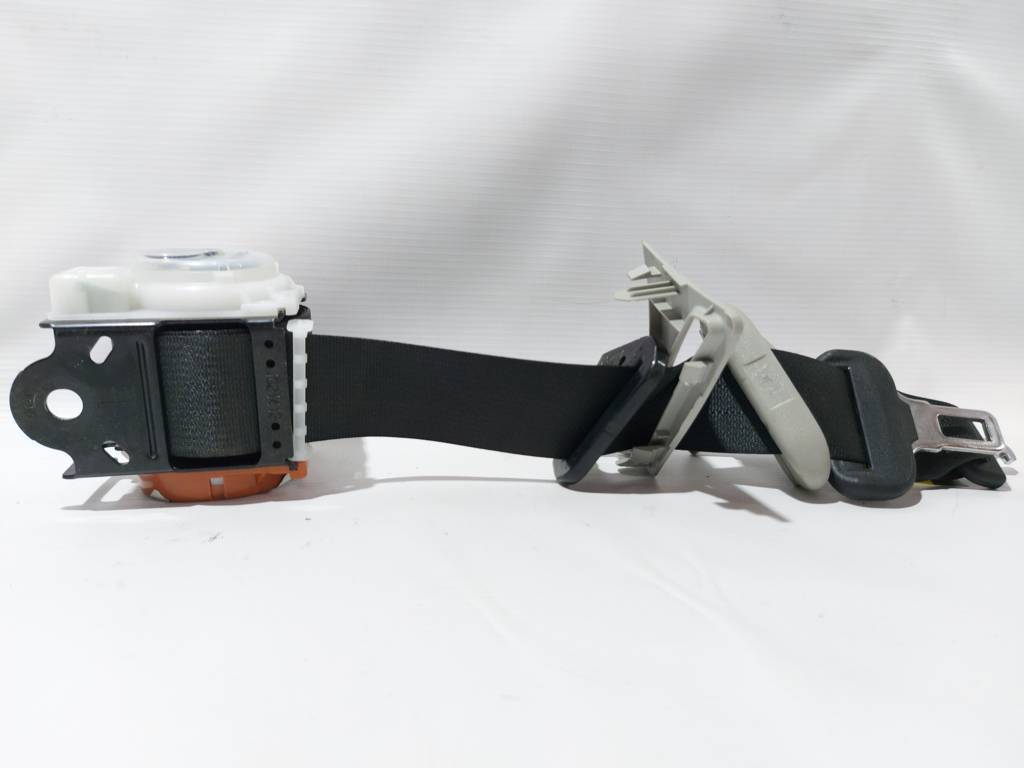 Prius c. Ремень безопасности задний центральный Toyota Prius C 2012-2017 7331052150B1 Toyota Prius C