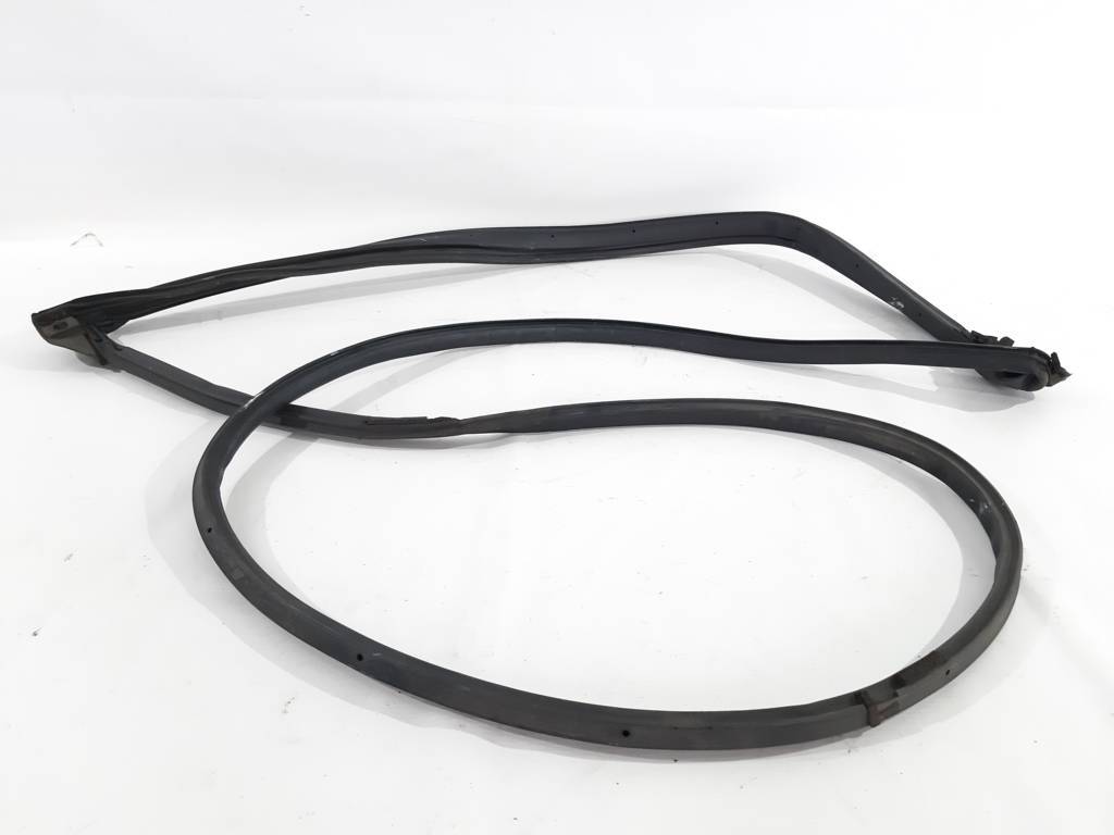 Camry. Ущільнювач двері задньої лівої Toyota Camry 2007-2011 6787206040 Toyota Camry