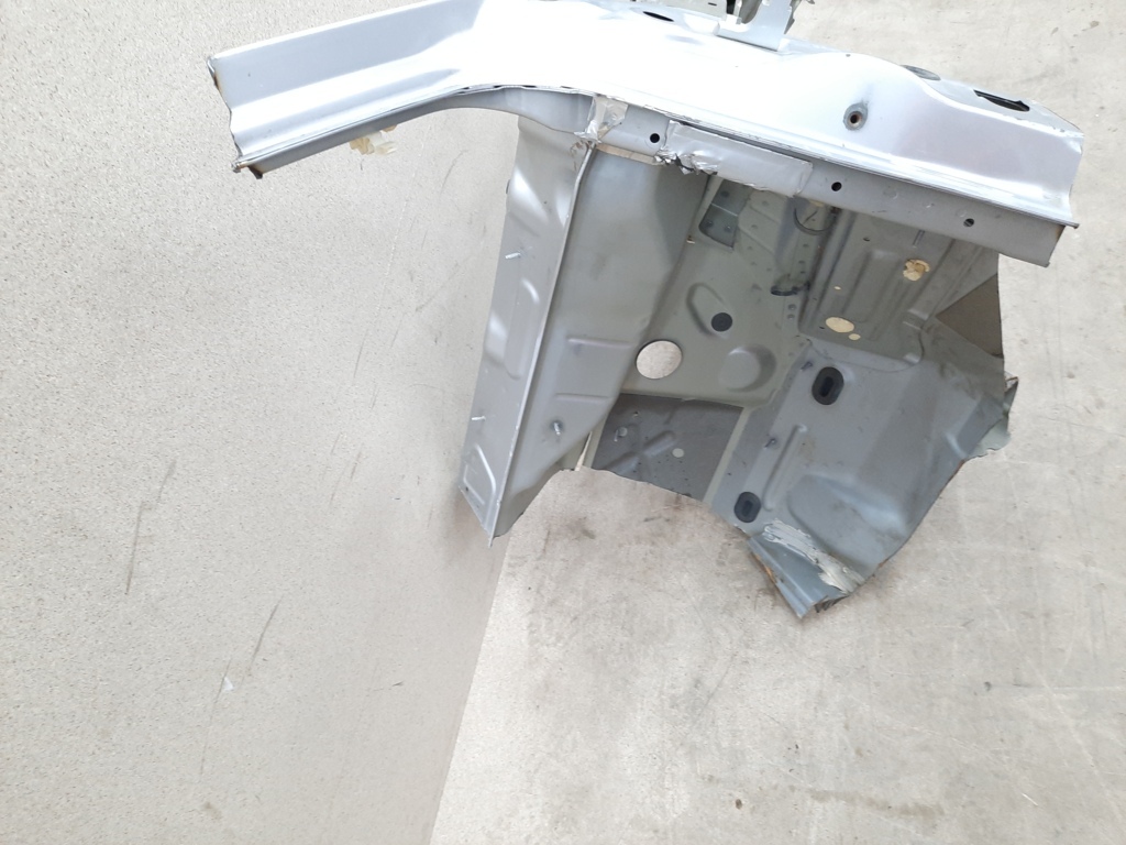 Dart Чверть передня права зі склянкою Dodge Dart 2013-2019 68105062AB Dodge Dart 14