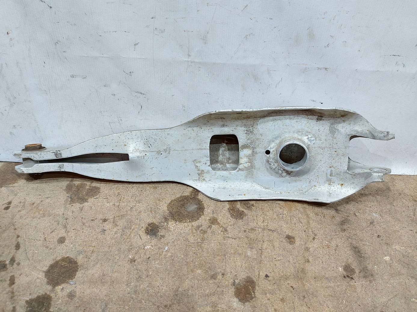 200 limited Важіль задній нижній під пружину лівий/правий Chrysler 200 Limited 2015-2017 68200065AC Chrysler 200 Limited 36