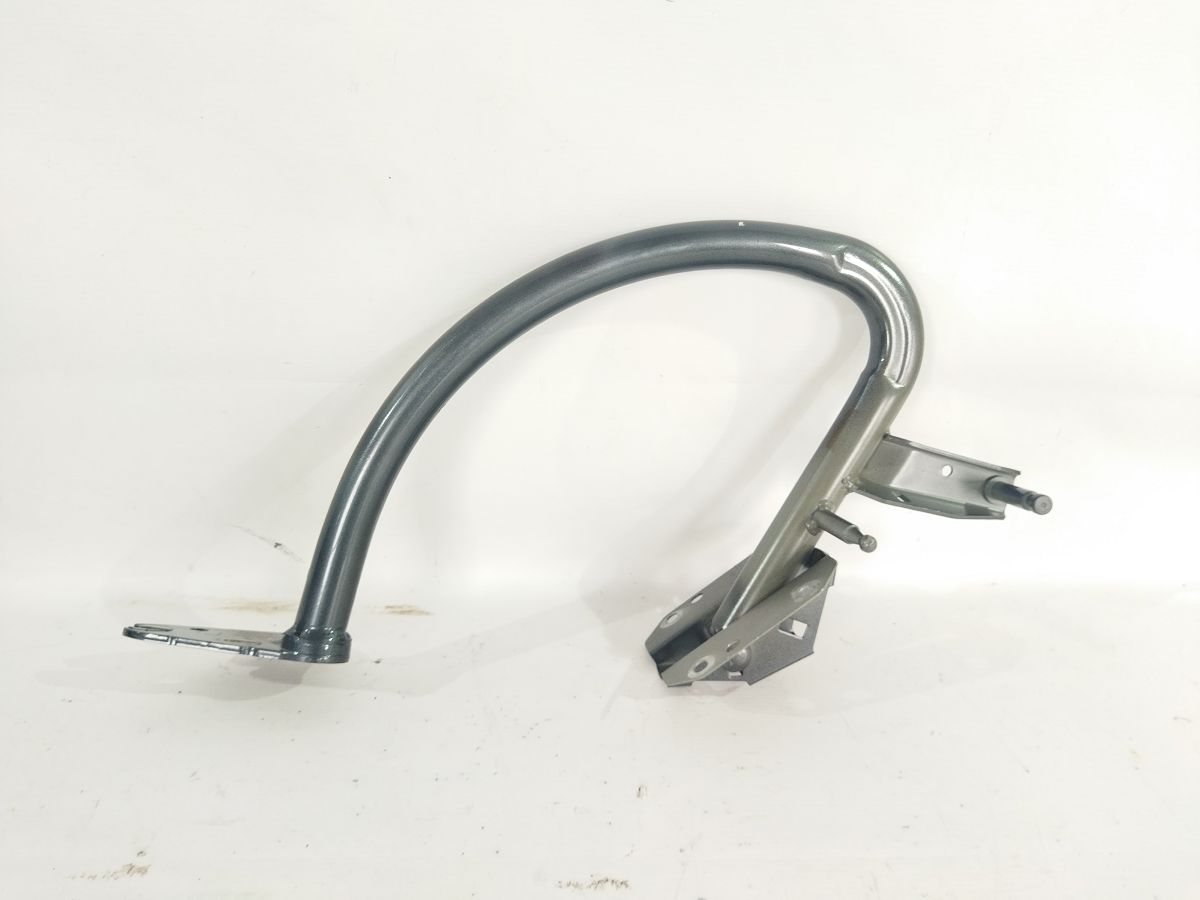 A4. Петля кришки багажника ліва Audi A4 2013-2016 8K5827301AC Audi A4