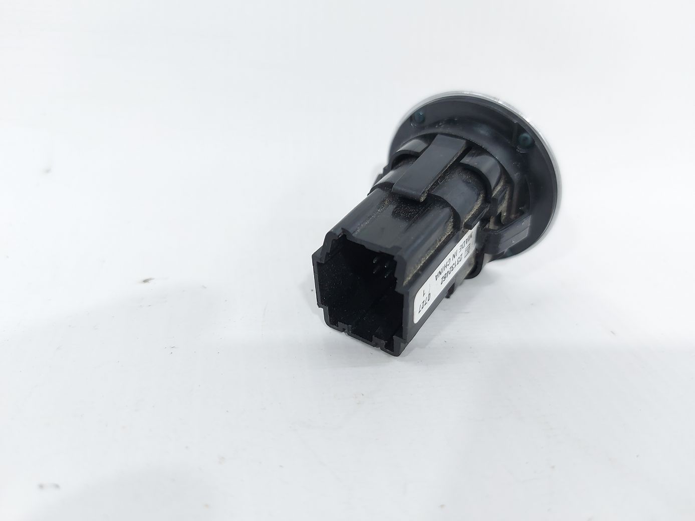 Malibu Кнопка старт-стоп Chevrolet Malibu 2016-2020 84179562 Chevrolet Malibu 9