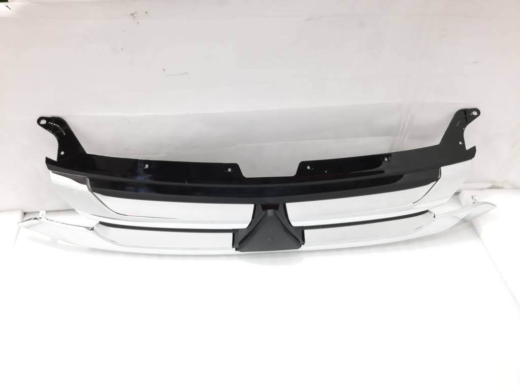 Грати радіатора в зборі Решітка радіатора Mitsubishi Outlander `16-18 Mitsubishi Outlander 1