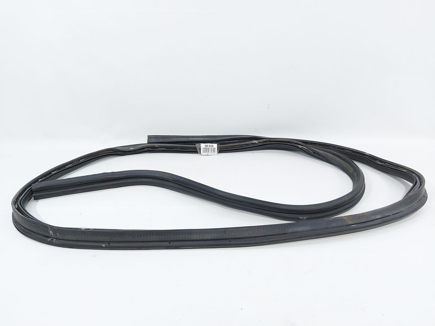 Grand caravan. Ущільнювальна гумка багажного відділення Dodge Grand Caravan 2008-2020 5054274AF Dodge Grand Caravan