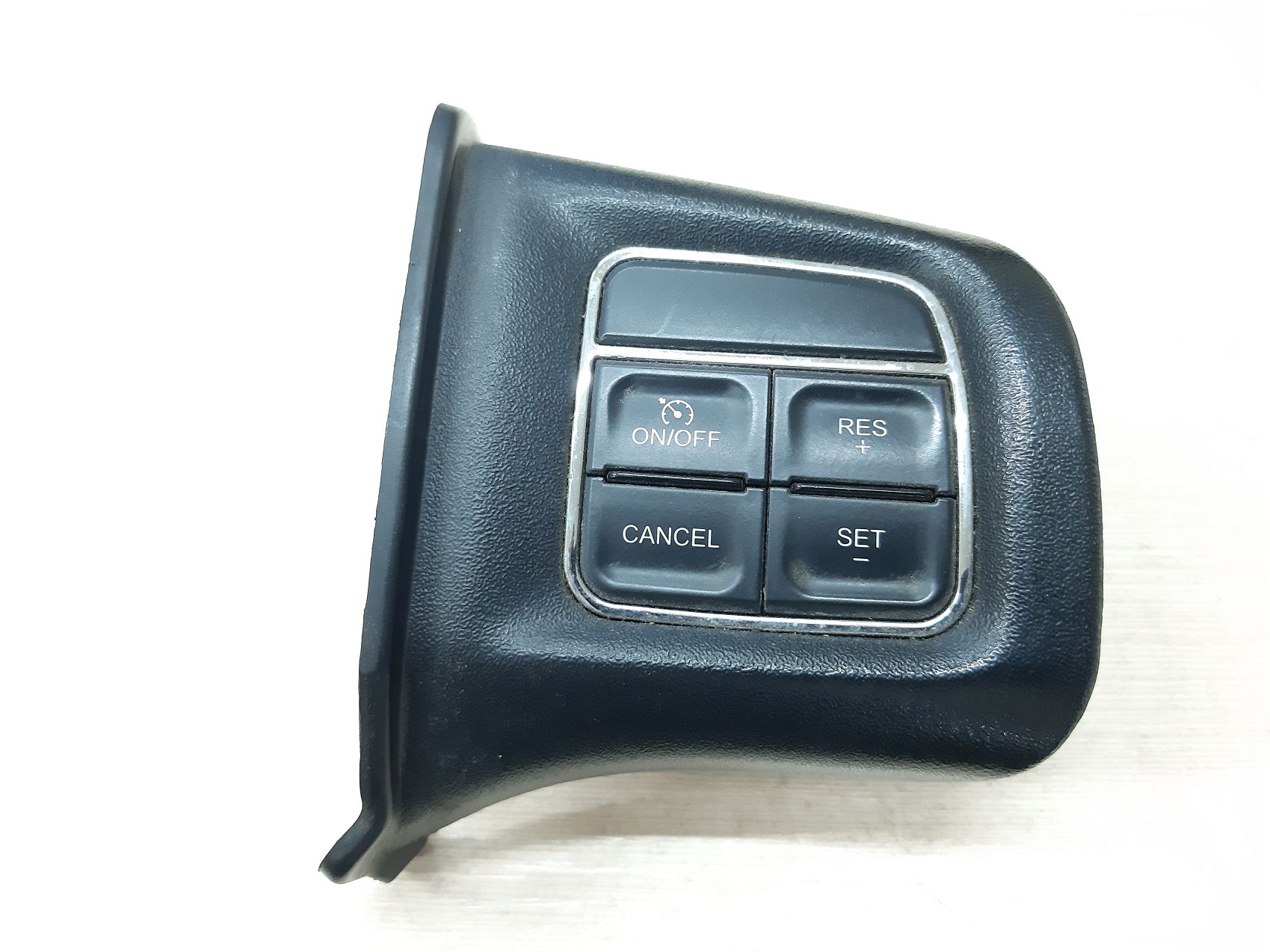 Avenger. Кнопки керма праві Dodge Avenger 2011-2014 56046094AF Dodge Avenger