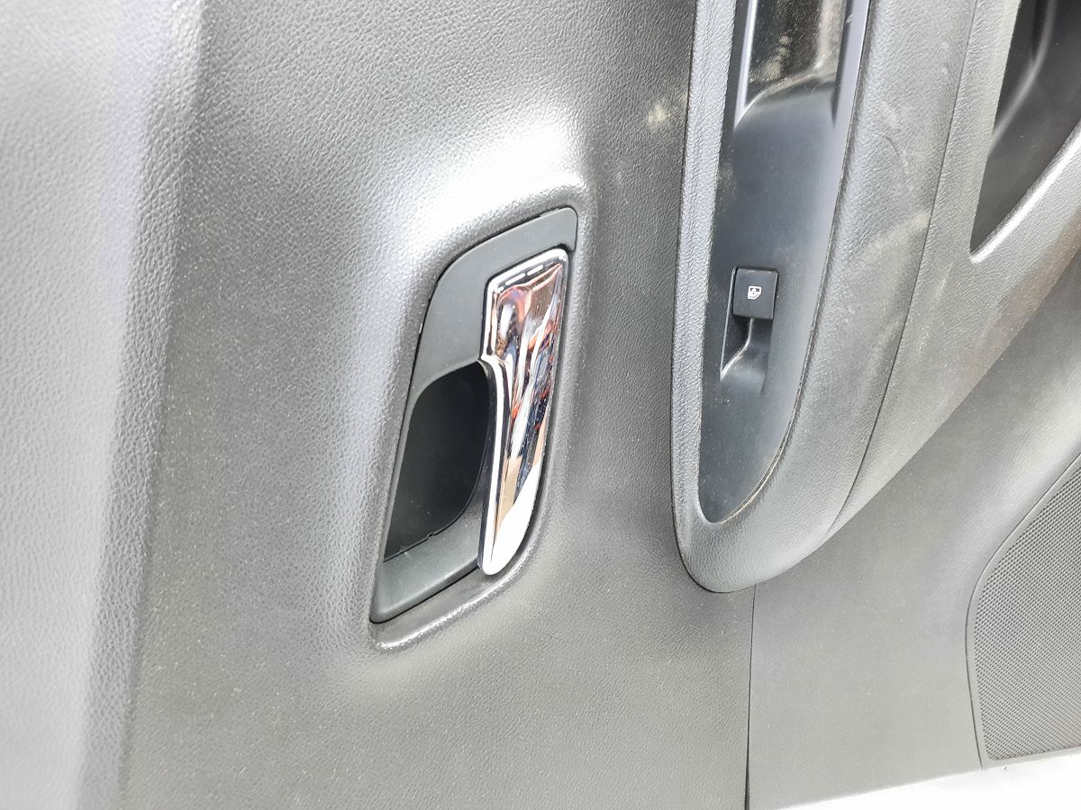 Trax Карта дверей задньої правої Chevrolet Trax 2017 42428180 Chevrolet Trax 4