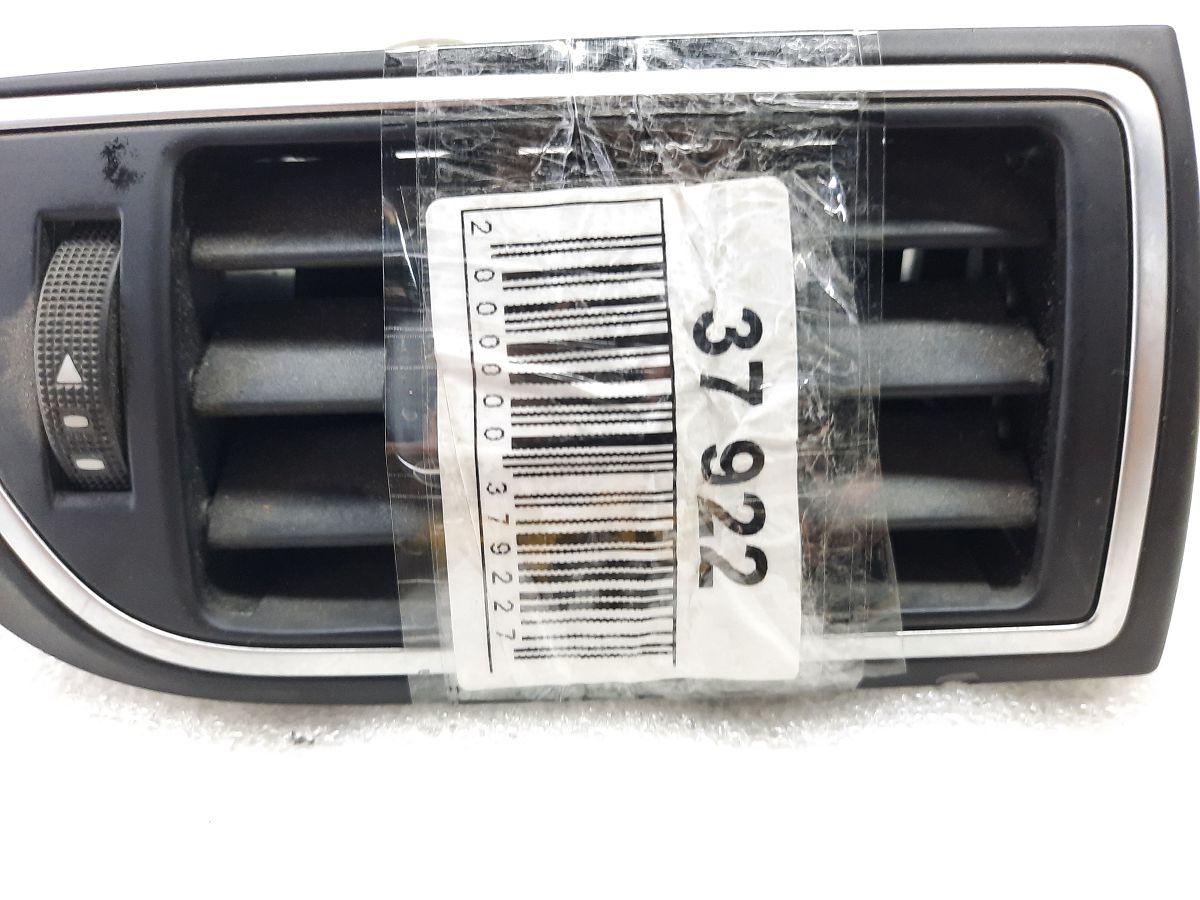 Camry Решітка повітроводу торпеди права Toyota Camry 2015-2017 5567006210C0 Toyota Camry 5