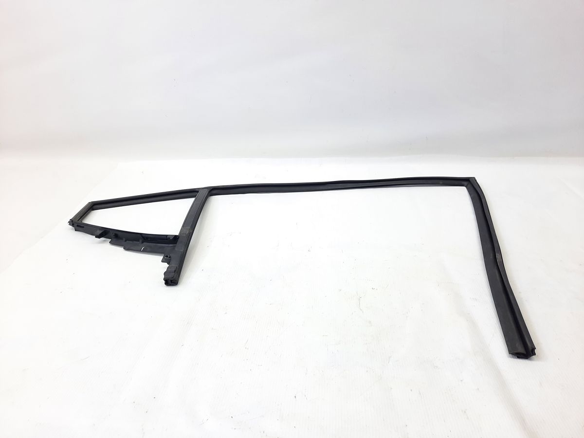 Elantra. Напрямна гумка скла дверей задньої правої Hyundai Elantra 2017-2020 83541F2000 Hyundai Elantra