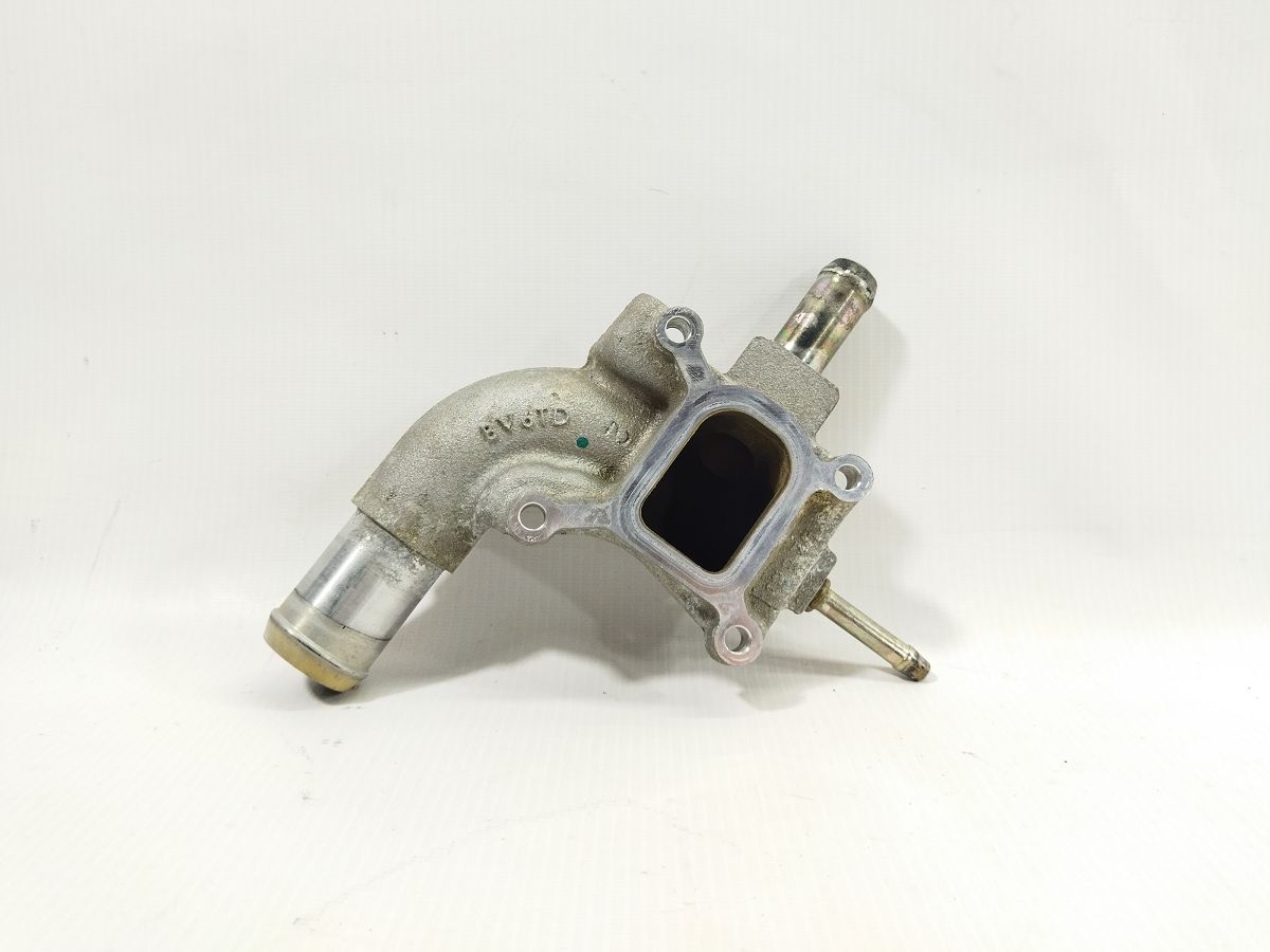 Fusion hybrid Фланець системи охолодження Ford Fusion Hybrid 2013-2020 DS7Z8K556D Ford Fusion Hybrid 4