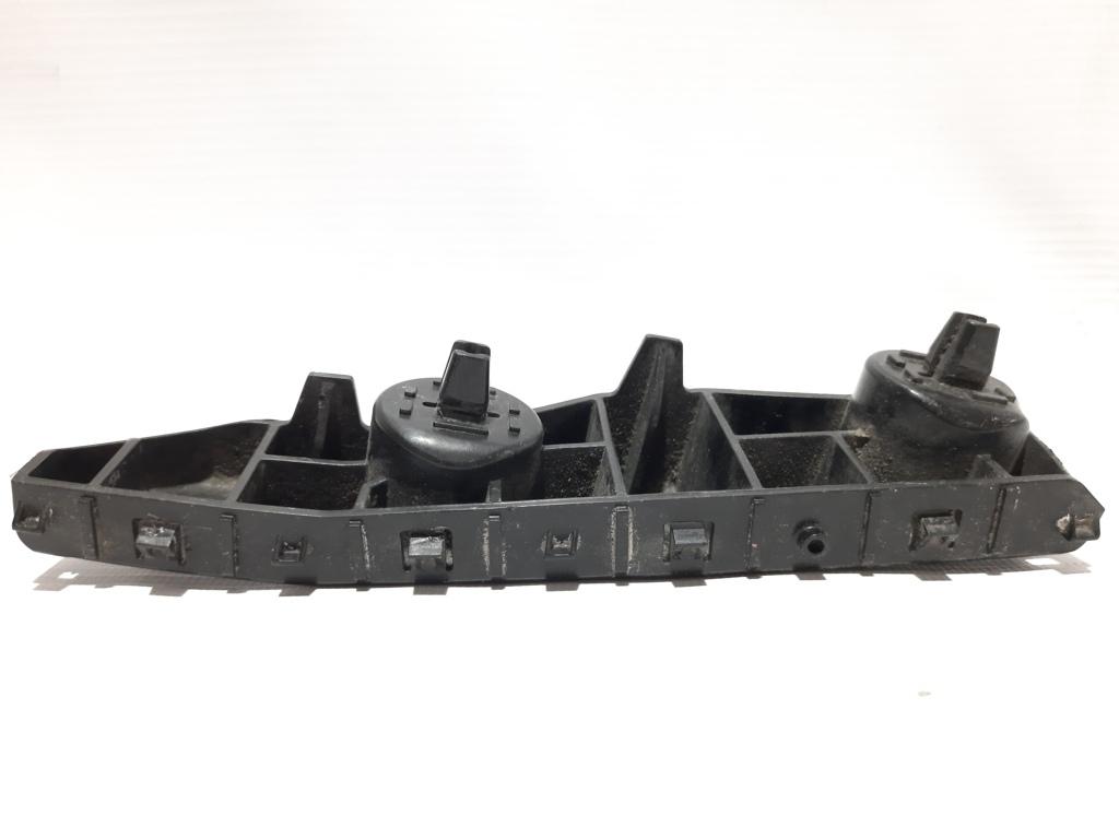 Sentra Кріплення переднього бампера праве Nissan Sentra 2013-2015 622243SH0A Nissan Sentra 3