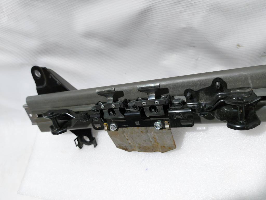 Sienna Напрямна рейка другого ряду сидінь внутрішня права Toyota SIENNA 2015 напольная Toyota SIENNA 6 Sienna Напрямна рейка другого ряду сидінь внутрішня права Toyota SIENNA 2015 напольная Toyota SIENNA 6