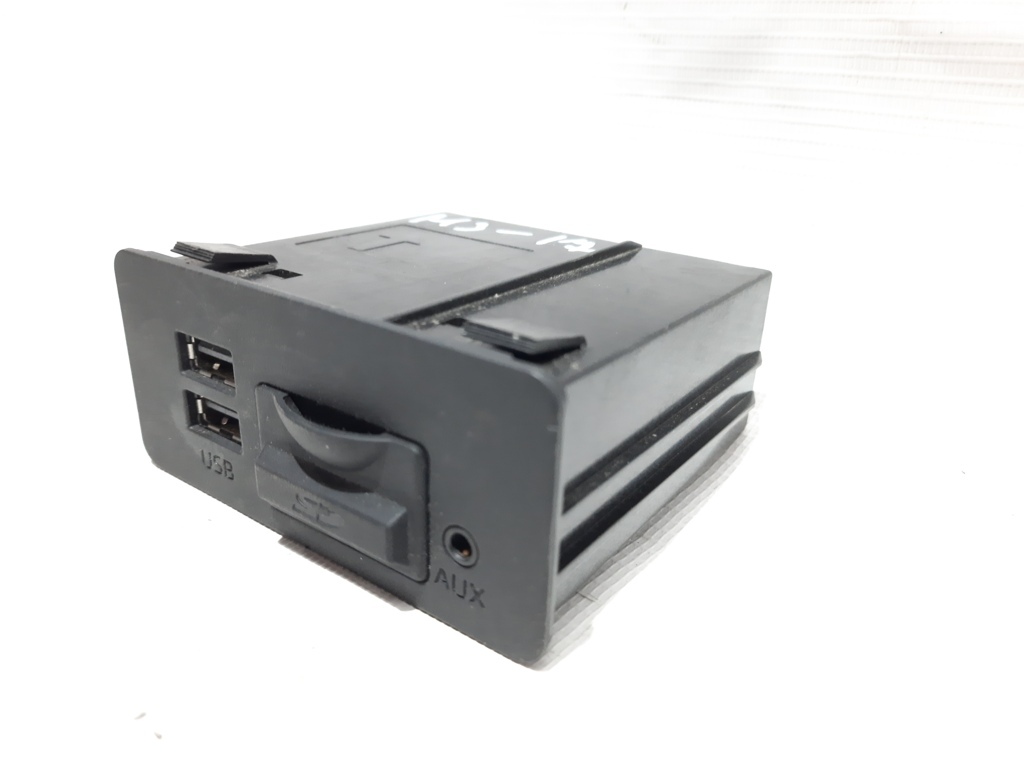 3 USB порт Mazda 3 2014-2018 BHP1669U0B Mazda 3 2