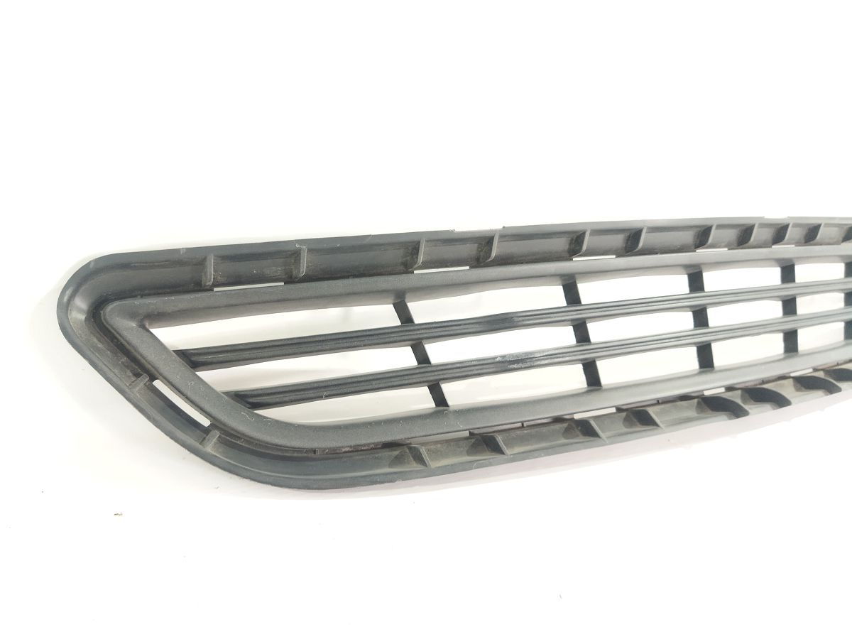 Fiesta Решётка бампера переднего нижняя Ford Fiesta 2014-2019 D2BZ17K945BC Ford Fiesta 2