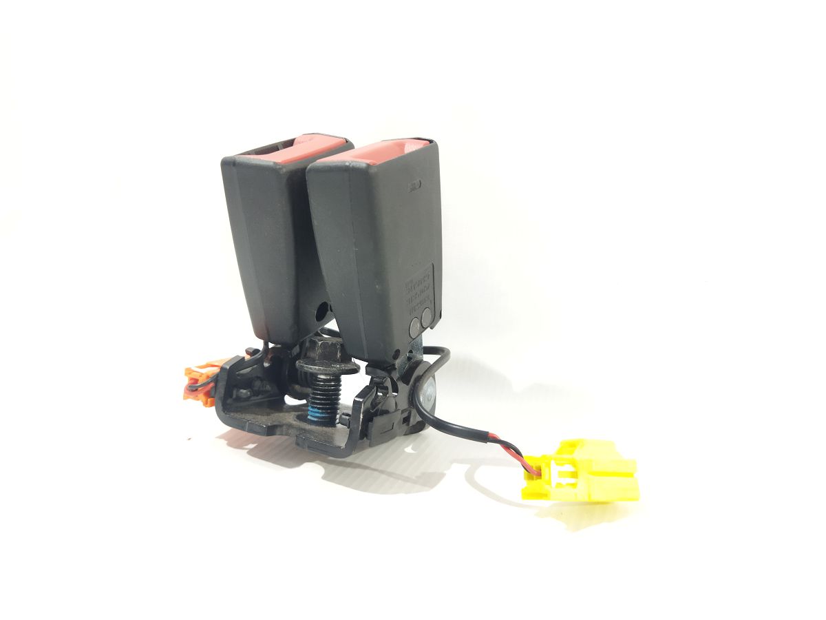 S60 Пряжка задних ремней безопасности правая Volvo S60 2011-2018 31351657 Volvo S60 3