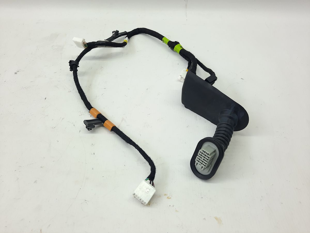 3. Проводка дверей задньої правої лівої Mazda 3 2014-2017 BJS767210 Mazda 3